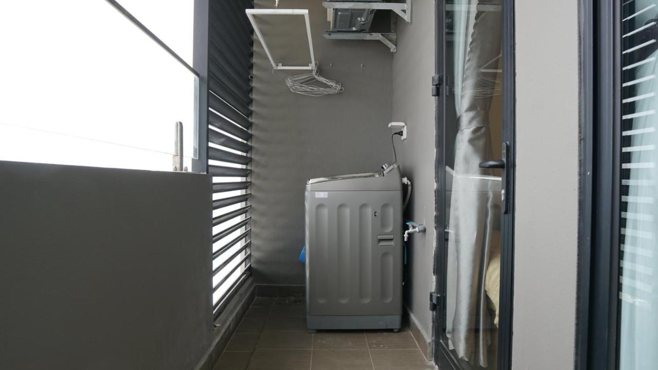 Tony Apartment -Flc Sea Tower Куинён Экстерьер фото