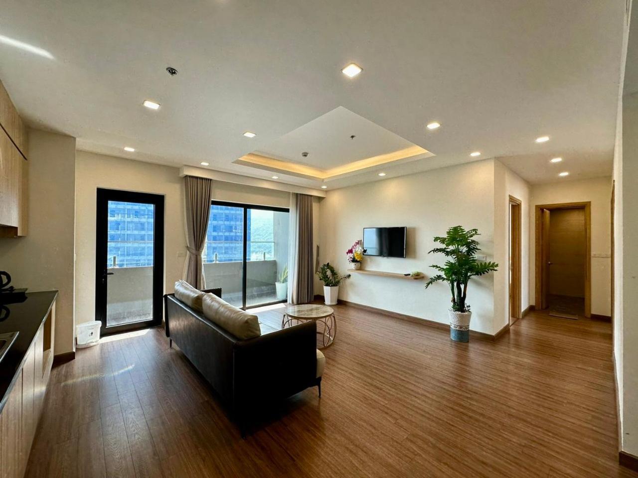 Tony Apartment -Flc Sea Tower Куинён Экстерьер фото